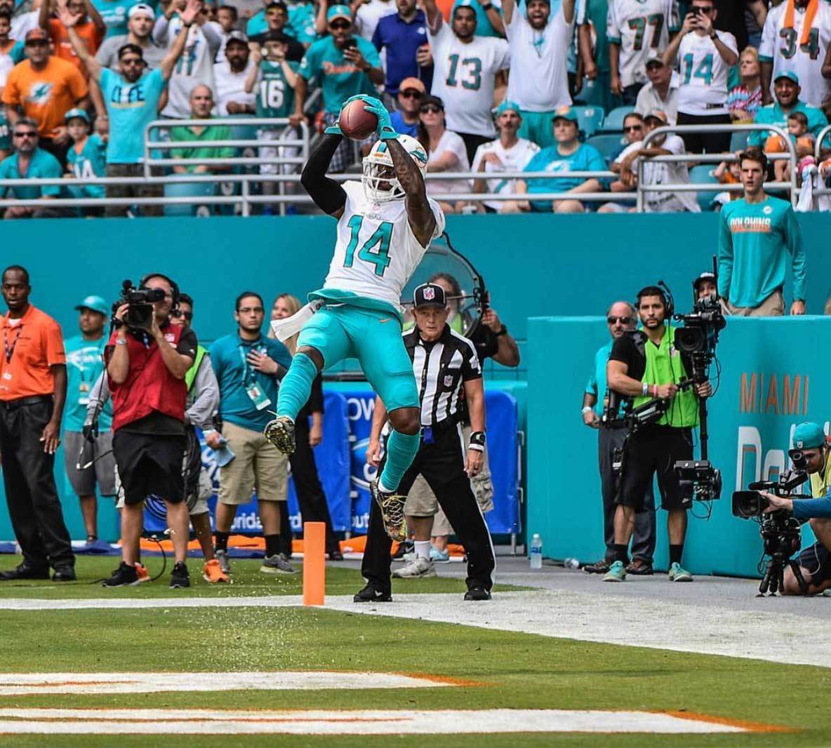 Did Jarvis Landry just make the throw of the 2018 season?