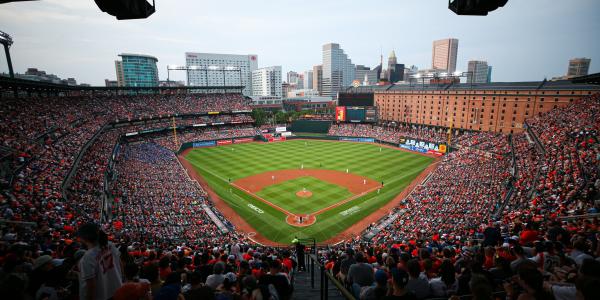 Hall of Famer sculpture of Eddie Murray at Oriole Park at Camden